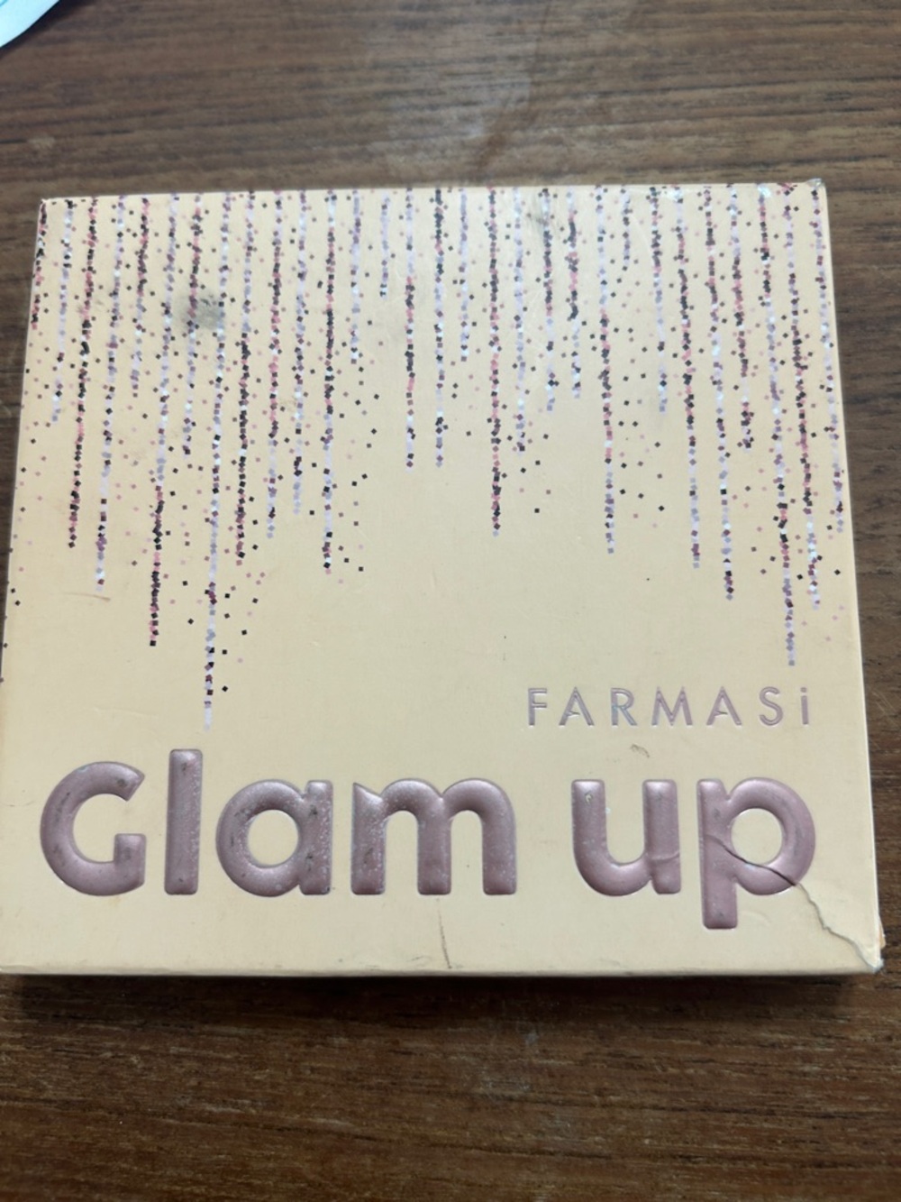 Farmasi Glam Up Eyeshadow Palette - Pale Peach & Rose Gold Accents.